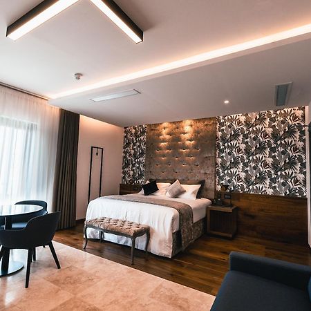 The Village Boutique And Spa Naxxar Bagian luar foto