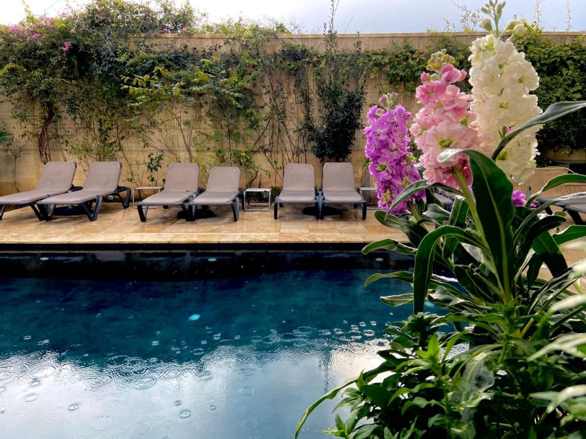 The Village Boutique And Spa Naxxar Bagian luar foto