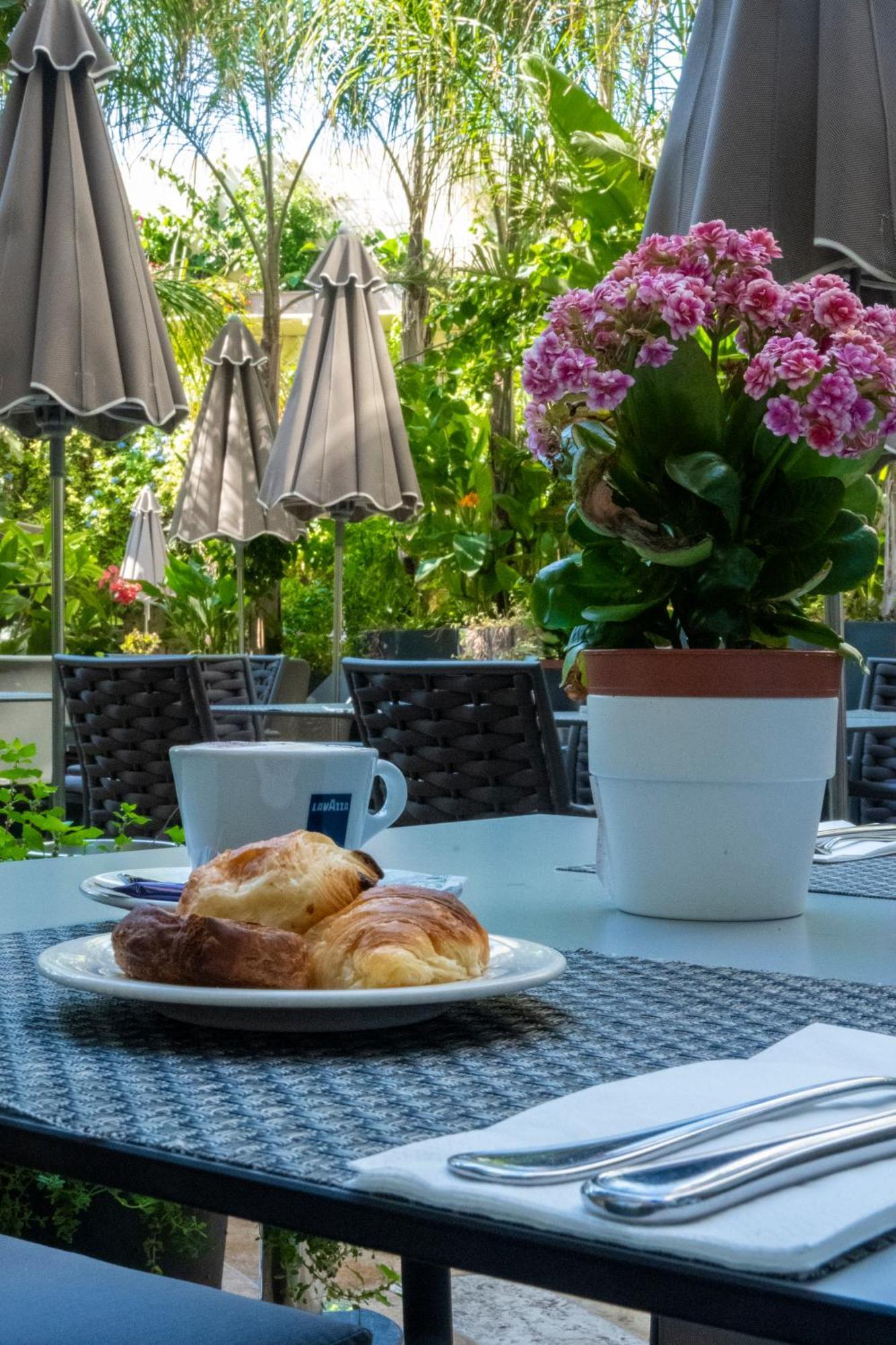 The Village Boutique And Spa Naxxar Bagian luar foto